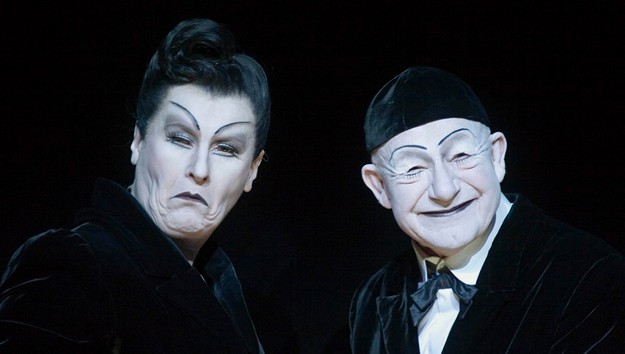 Чем порадовать театрала: «Золотая маска», Жан-Поль Готье и Тимоти Шаламе в подарочной упаковке