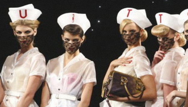 «Когда модели ходили в масках просто так»: вспоминаем показ Louis Vuitton весна 2008