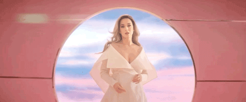 Три платья и одно признание — как новый клип Кэти Перри Never Worn White растрогал весь интернет