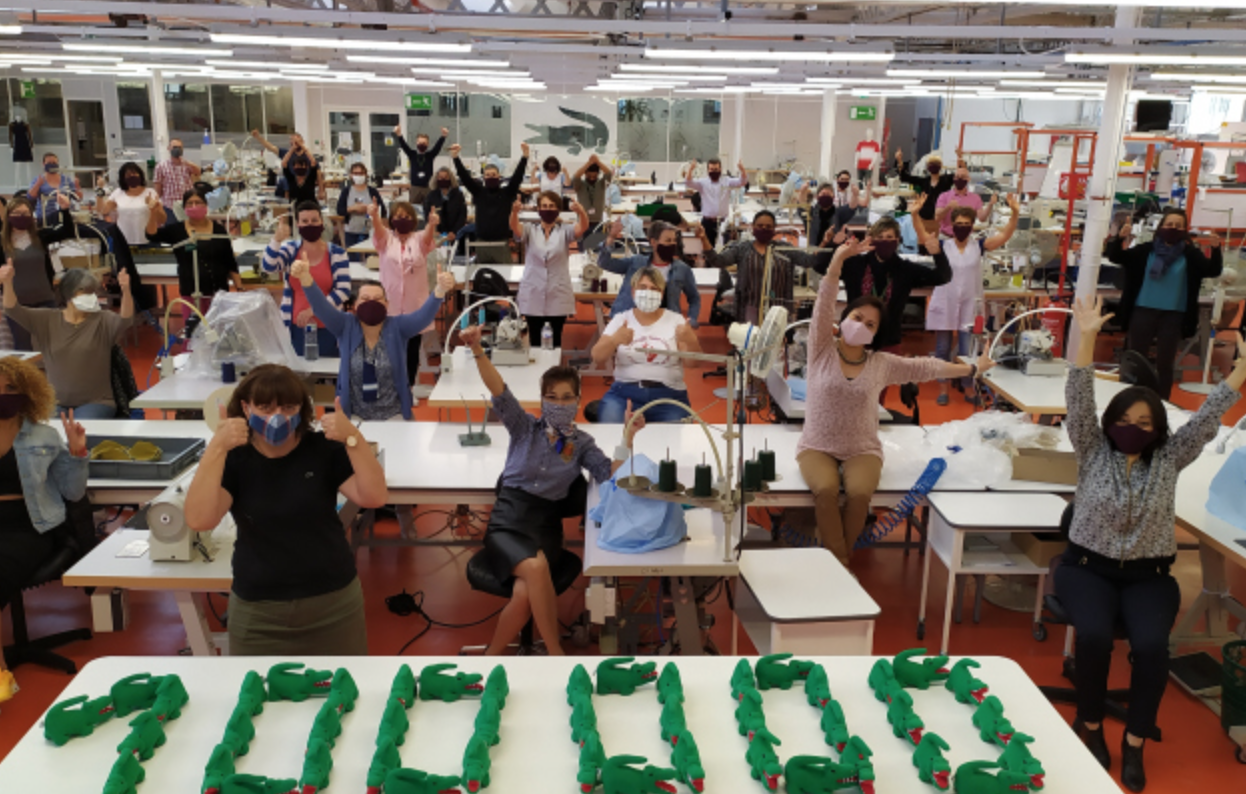 Lacoste пожертвовали 100 тысяч масок домам престарелых и предприятиям 