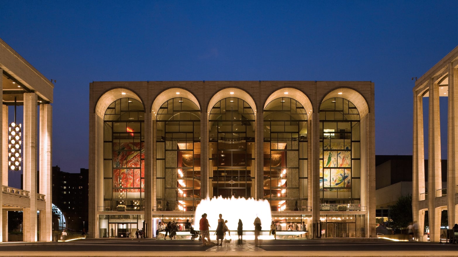 Открытие Metropolitan Opera перенесли из-за пандемии коронавируса
