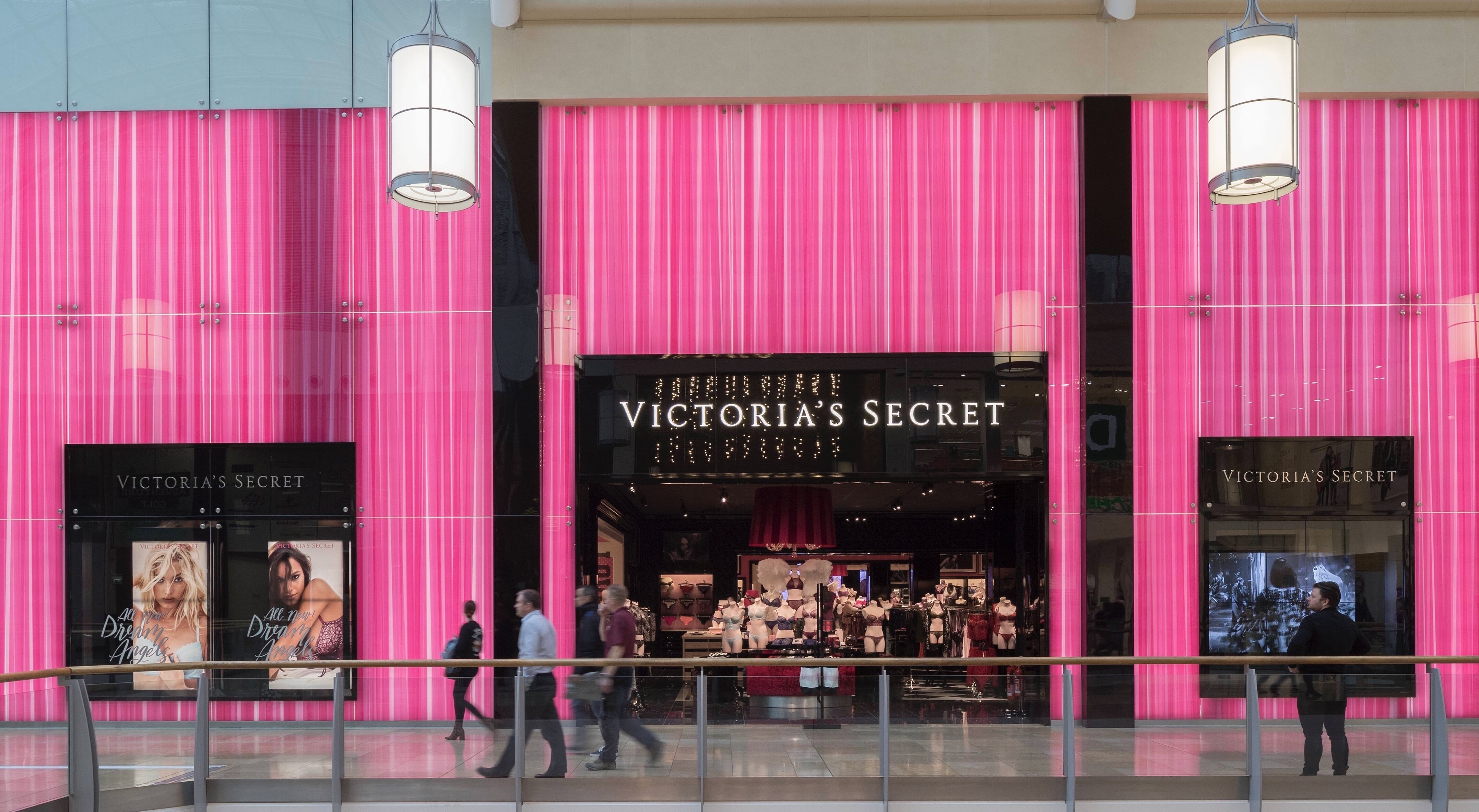 У Victoria’s Secret новый СЕО — Мартин Уотерс. Он обещает спасти бренд от банкротства 