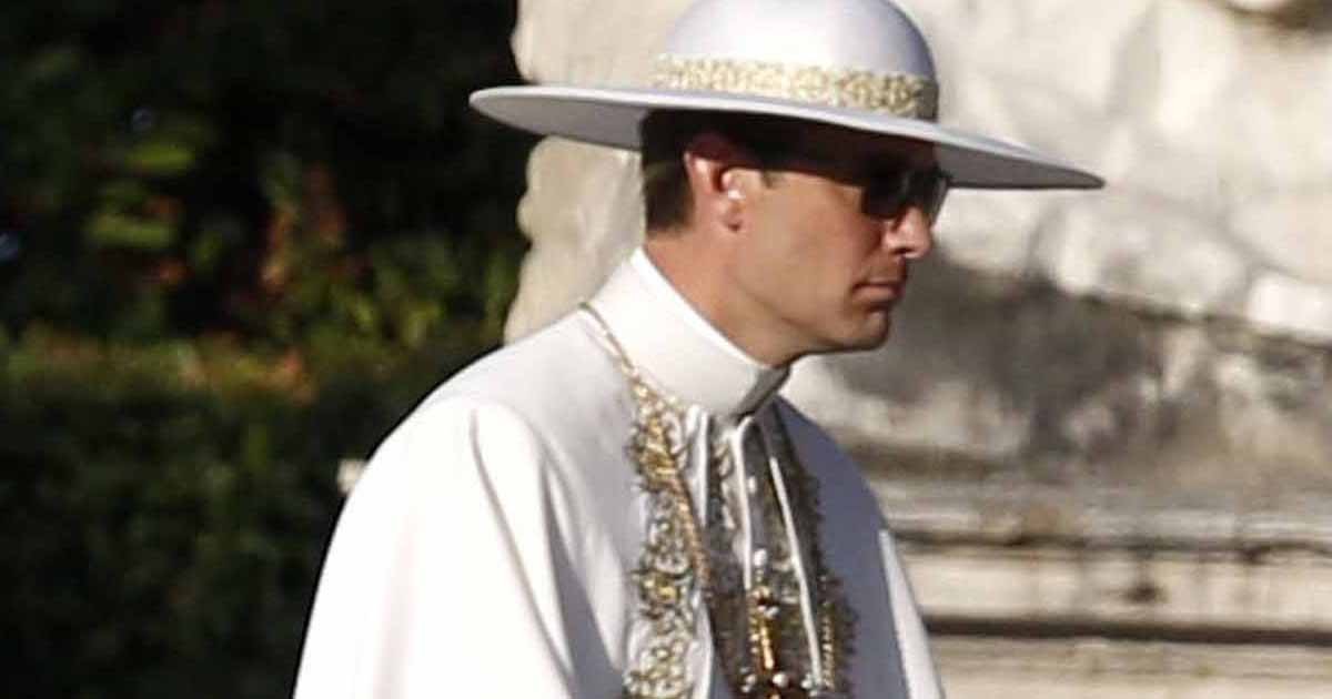 Джорджо Армани поучаствовал в создании костюмов для сериала «Молодой Папа» 