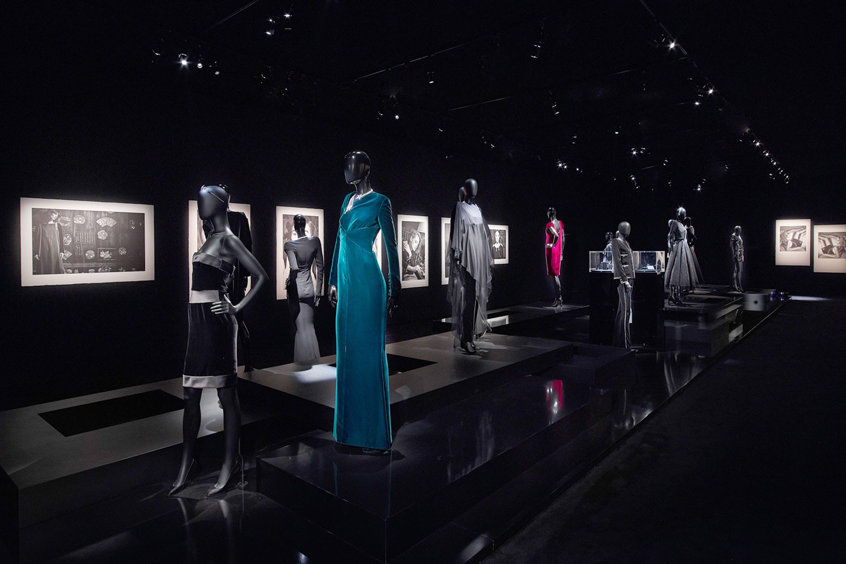 Выставку Chanel Mademoiselle Privé покажут в Шанхае