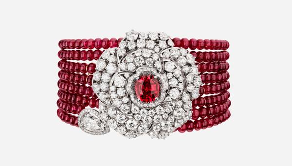 Красные самоцветы, браслеты-манжеты и жемчуг: главные тренды высокой ювелирной моды