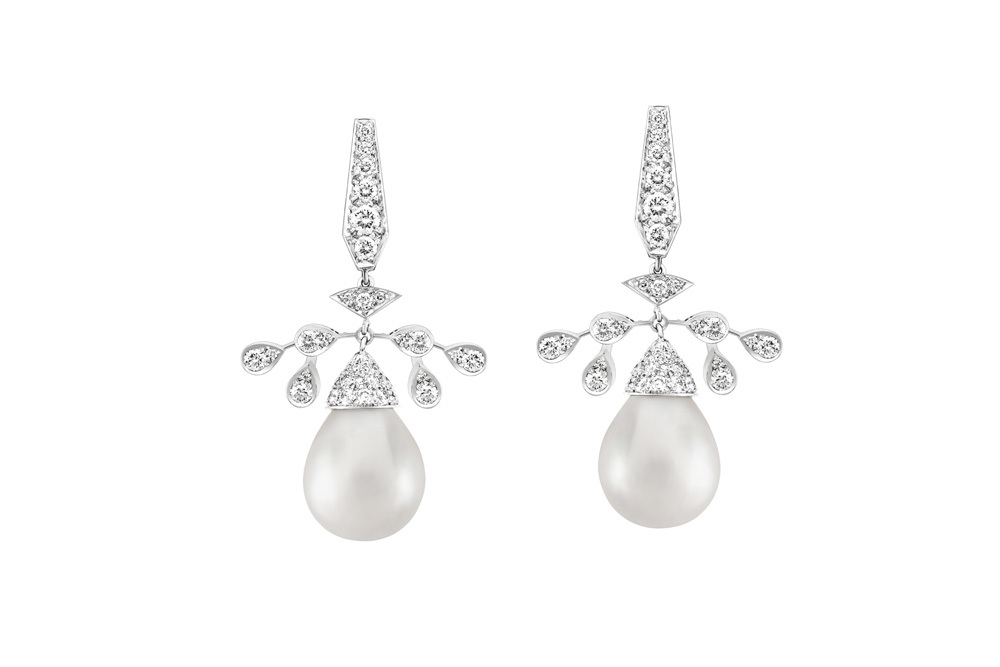 %u0421%u0435%u0440%u044C%u0433%u0438%20Jos%E9phine%20Aigrette%20Imp%E9riale%20%u0438%u0437%20%u0431%u0435%u043B%u043E%u0433%u043E%20%u0437%u043E%u043B%u043E%u0442%u0430%20%u0441%20%u0431%u0440%u0438%u043B%u043B%u0438%u0430%u043D%u0442%u0430%u043C%u0438%20%u0438%20%u043D%u0430%u0442%u0443%u0440%u0430%u043B%u044C%u043D%u044B%u043C%20%u0436%u0435%u043C%u0447%u0443%u0433%u043E%u043C%2C%20Jos%E9phine%2C%20Jos%E9phine%20-%20Chaumet%20au%20Firmament%2C%20Chaumet.%20