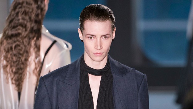 Кроу: первая трансгендерная модель на обложке L’Uomo Vogue и звезда показов Louis Vuitton