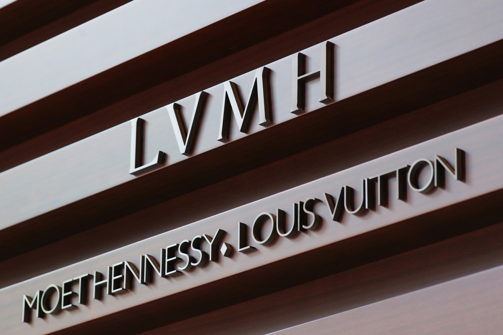 LVMH сделают блокчейн для отслеживания своих товаров