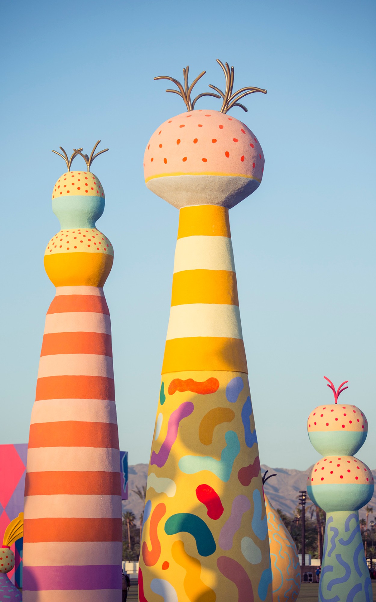 Не только музыка: Удивительные арт-объекты на фестивале Coachella