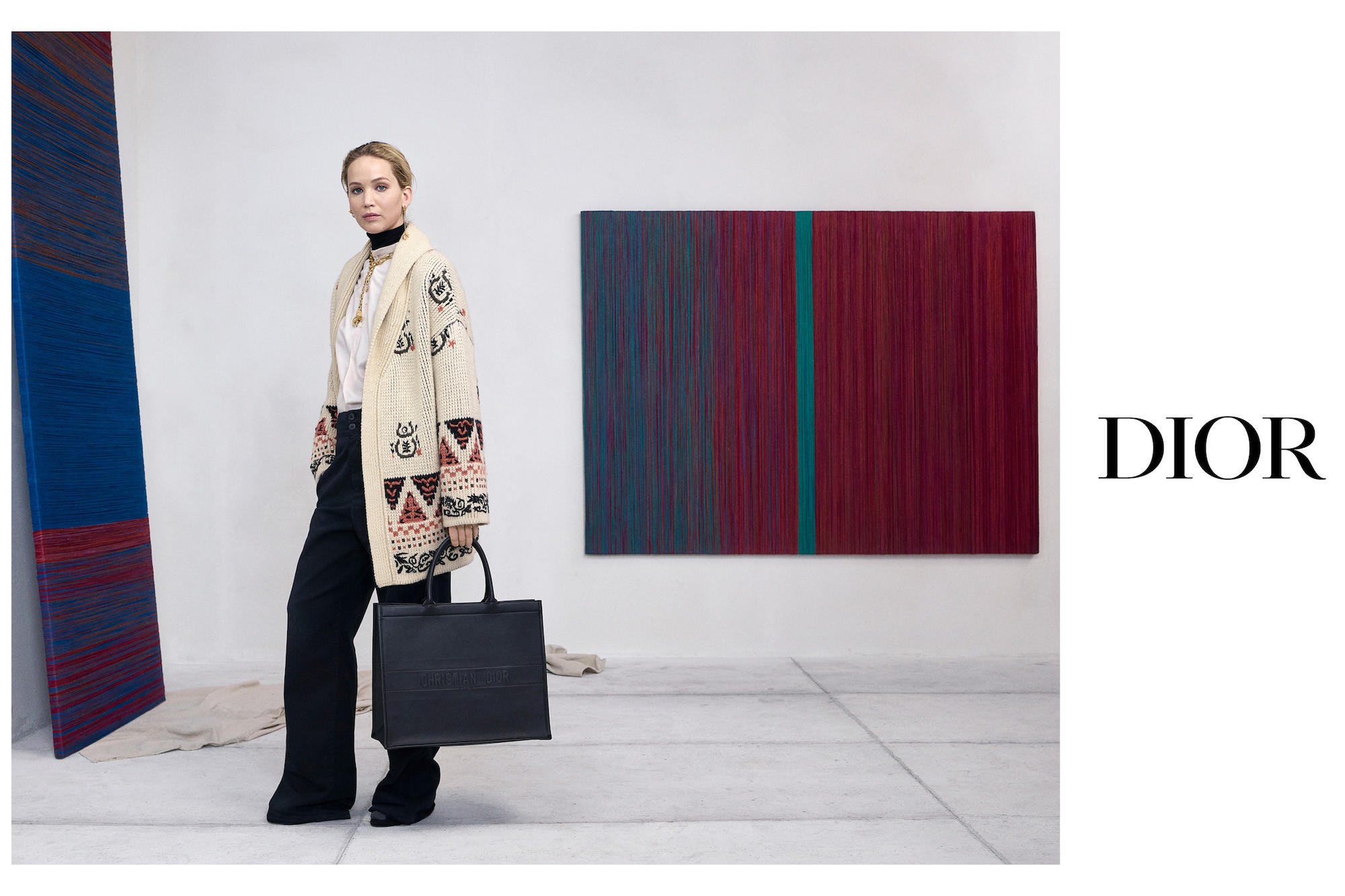 Дженнифер Лоуренс на фоне искусства в новой кампании Dior