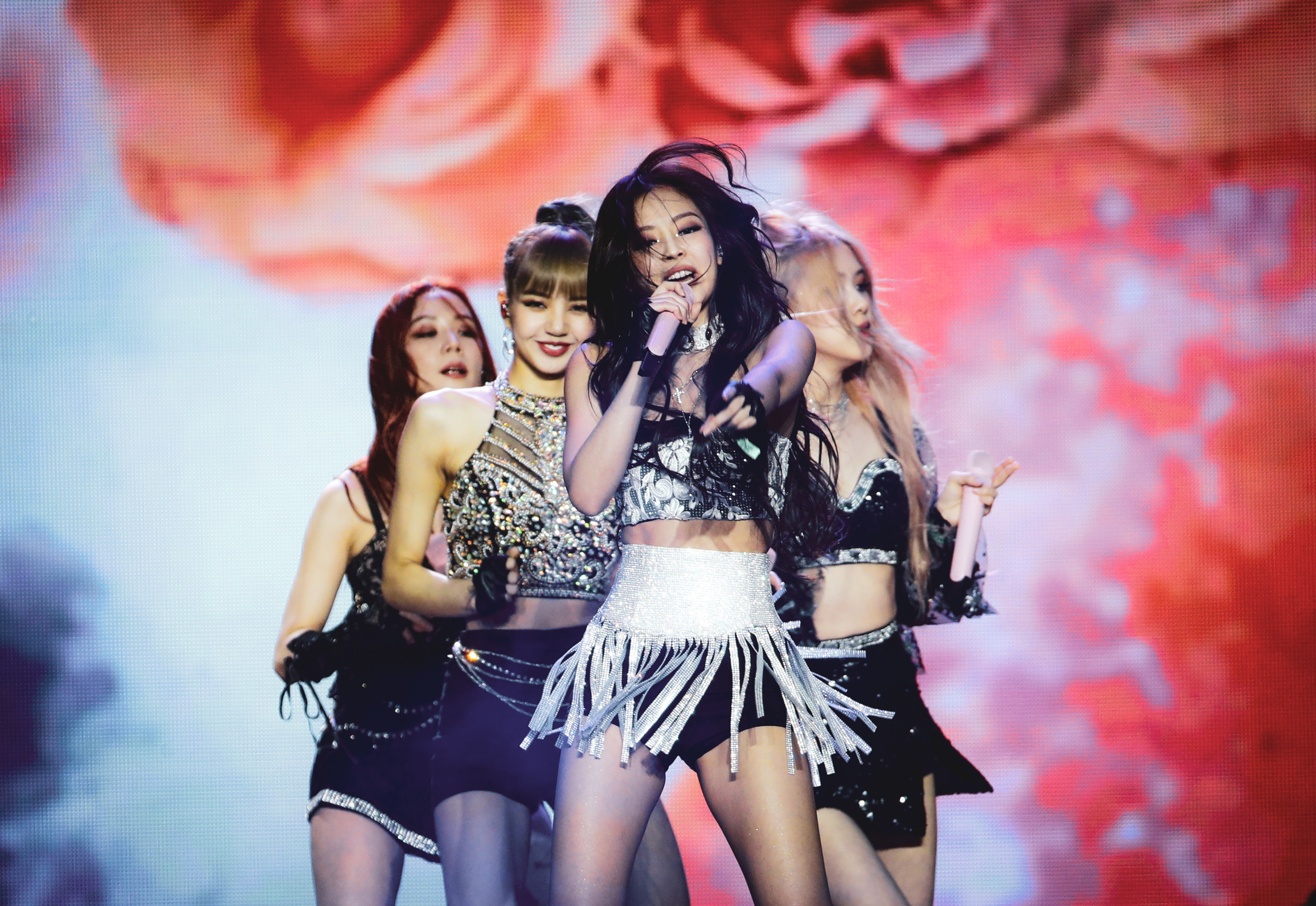 что такое k pop в корее. 28a389d59bd354fd9c276573b60bf36e. что такое k pop в корее фото. что такое k pop в корее-28a389d59bd354fd9c276573b60bf36e. картинка что такое k pop в корее. картинка 28a389d59bd354fd9c276573b60bf36e. Рост популярности жанра кей-попа и его исполнителей связывают с развитием соцсетей и открытых площадок, в частности YouTube. О причинах взлета направления мы поговорим позже. А пока оценим популярность музыкантов по статистике на открытых платформах.
