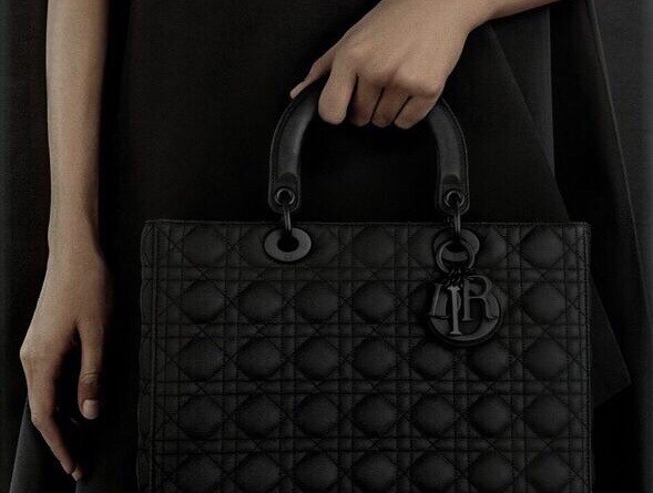 Черный – новый черный в перезапуске трех культовых сумок Dior 