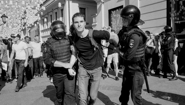 Участники протестов в Москве — о том, почему они вышли на улицы и как их задерживали