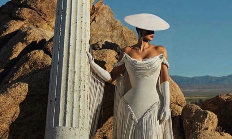 Новая обложка Vogue Arabia с Ким Кардашьян не понравилась многим пользователям соцсетей