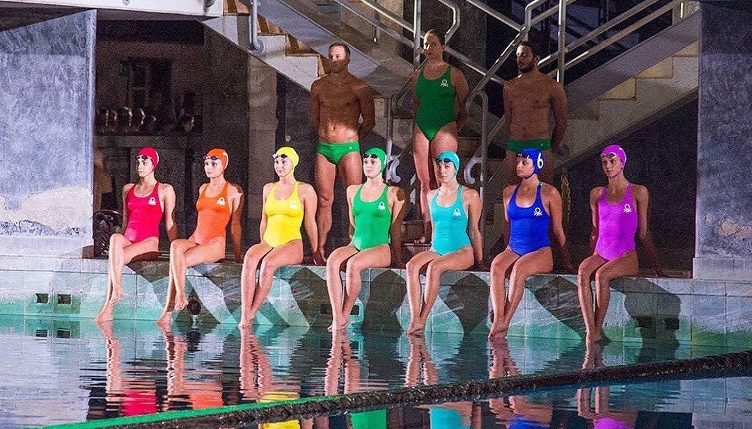 Benetton провели показ в миланском бассейне 1930-х годов