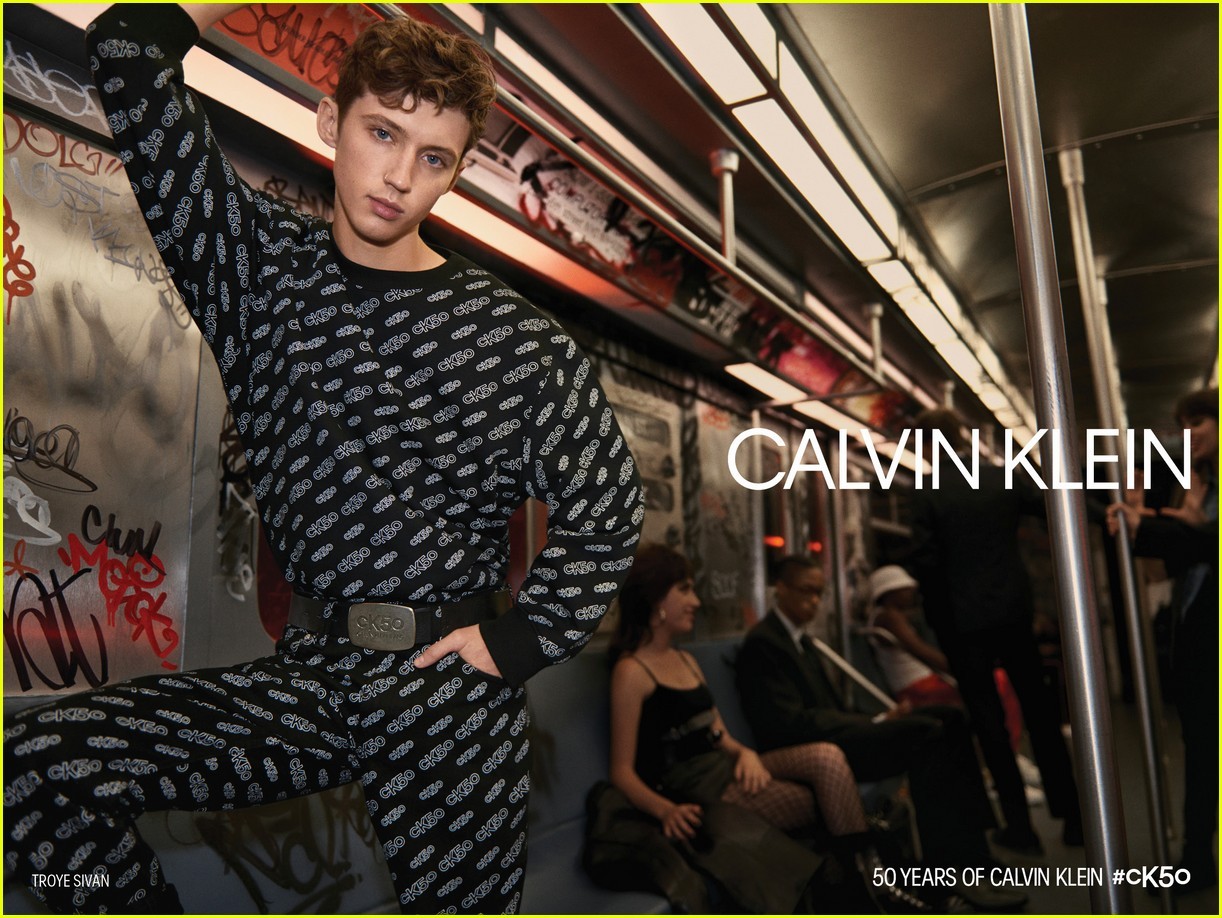 Хейли и Джастин Бибер, Трой Сиван и не только — в юбилейной кампании Calvin Klein 