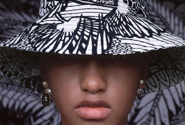 При работе над новой круизной коллекцией Dior сотрудничали с фабрикой из Кот-д’Ивуара