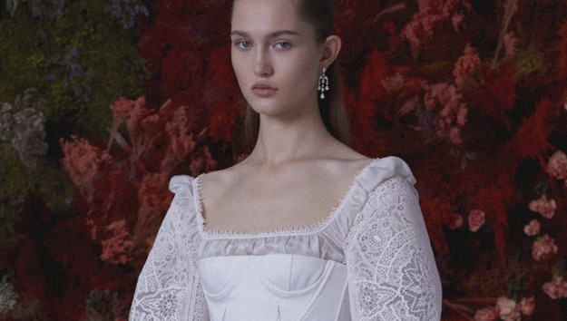 15 самых красивых платьев со свадебной недели моды в Нью-Йорке