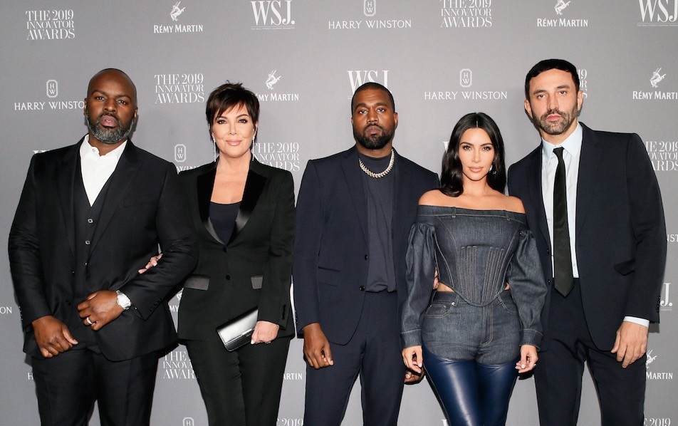 Ким Кардашьян и Канье Уэст вручили награду «Новатор моды» Рикардо Тиши