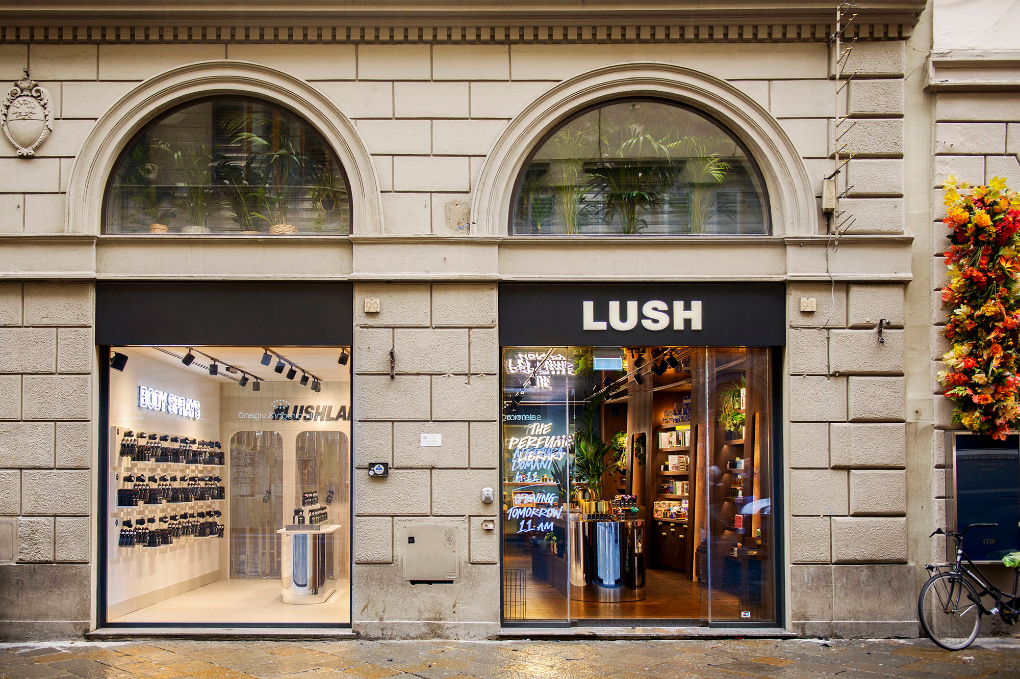 Lush открыли большой бутик в центре Флоренции. Там продают только ...