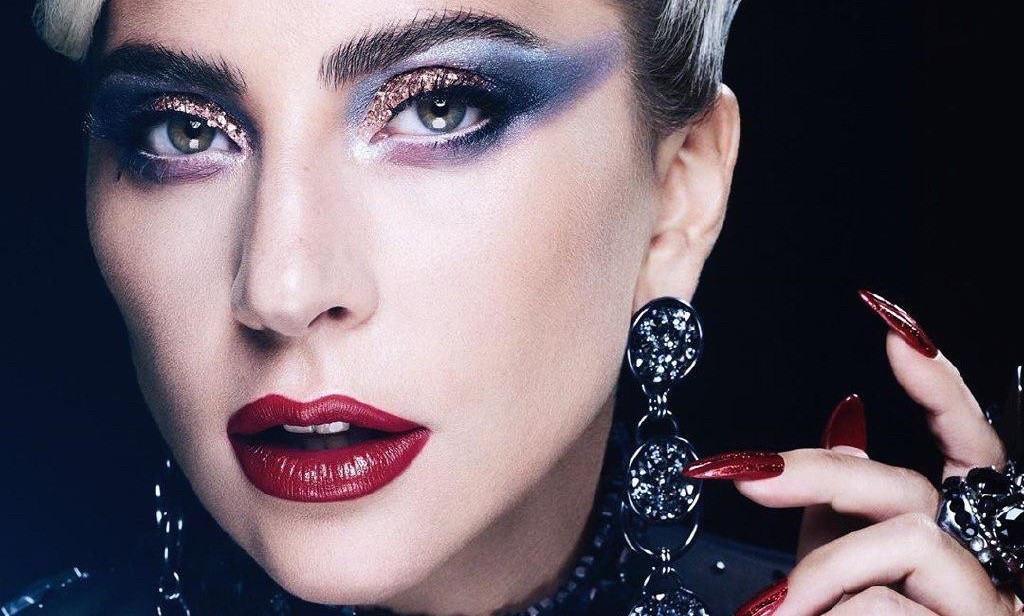 Леди Гага отмечает Новый год праздничной коллекцией своего бренда Haus Laboratories