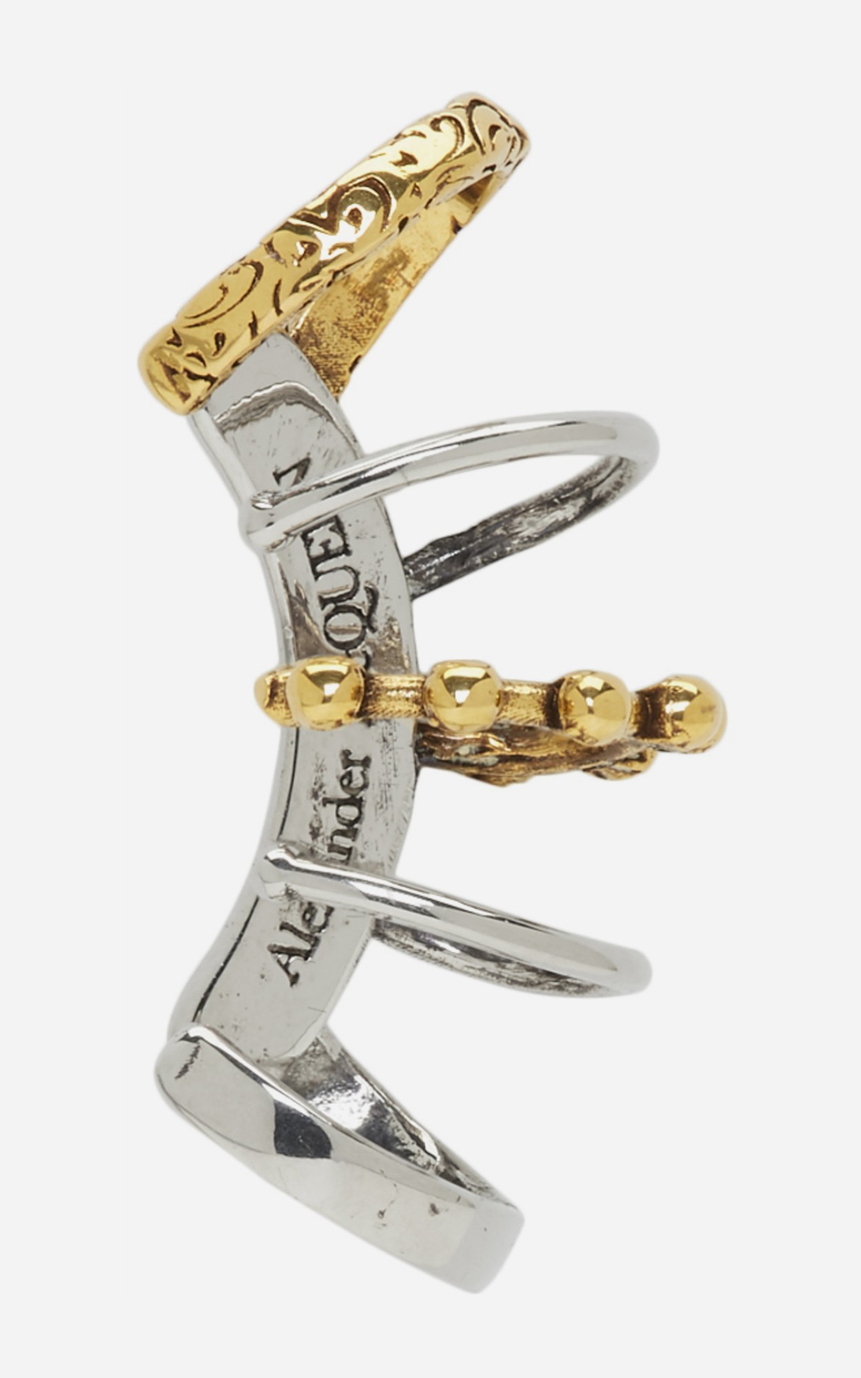 Кольцо Balenciaga, браслет Dior: какие украшения дарить на Новый год?