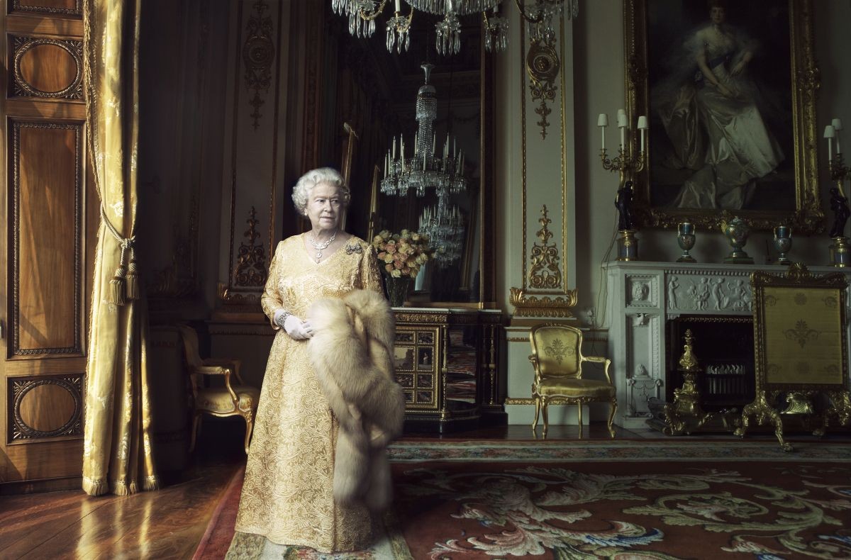 Королева Елизавета II тоже еще работает – она огласила список лауреатов почетных наград 2020-го