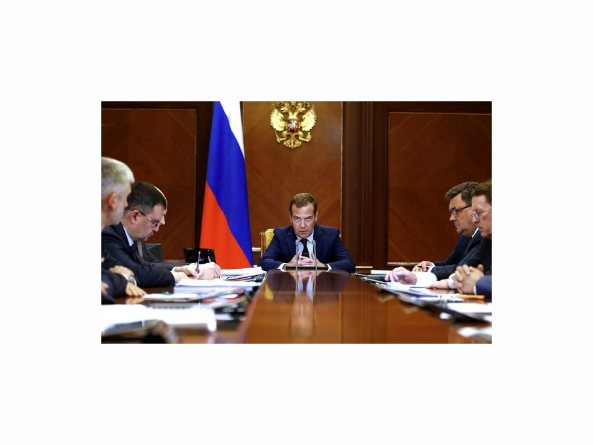 Правительство РФ ушло в отставку в полном составе