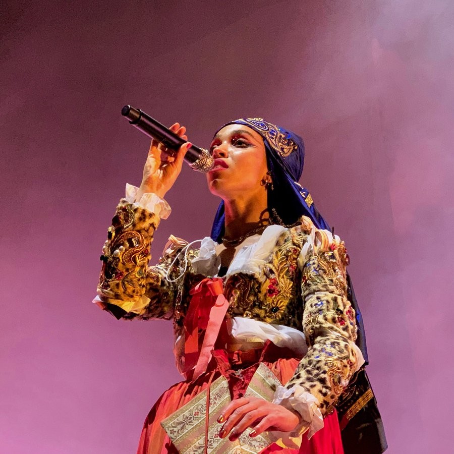 Певица FKA Twigs исполнит хиты Принса на церемонии «Грэмми-2020»