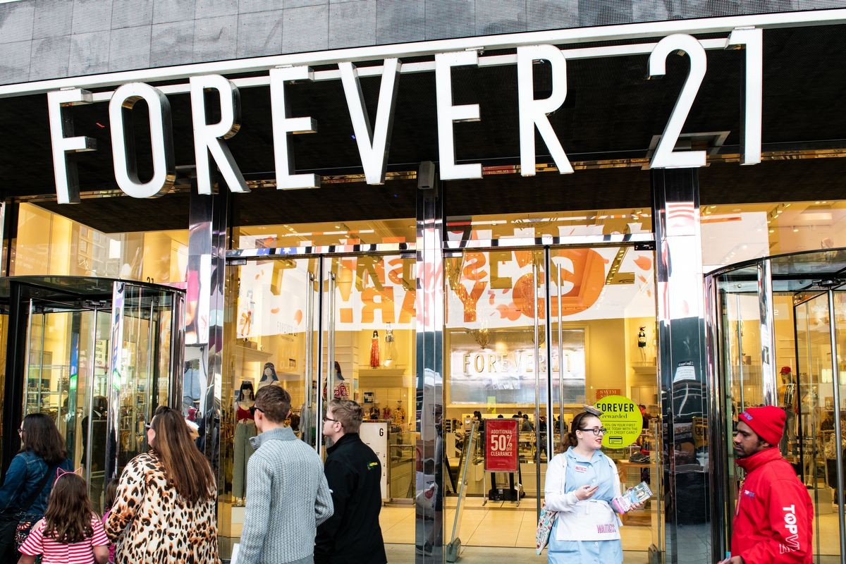 Владельцы Forever 21 продают компанию за 81 миллион долларов