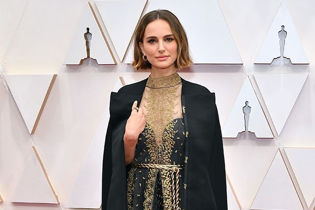 Имена женщин-режиссеров, не получивших номинацию на «Оскар» – на кейпе Dior Натали Портман