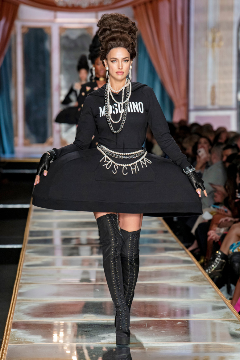 Прекрасное рококо в коллекции Moschino осень-зима 2020