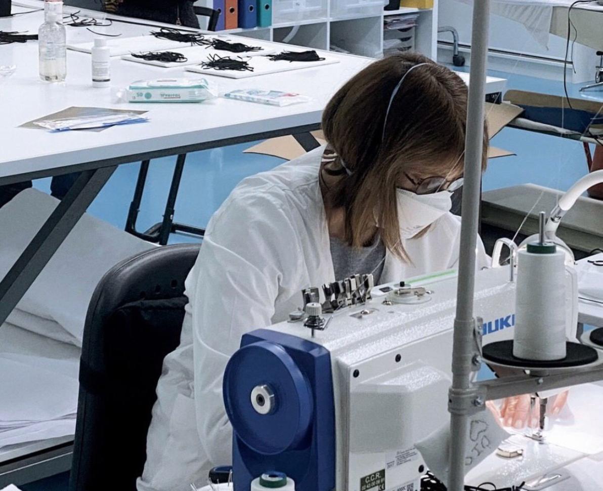 Dior возобновляют работу ателье Baby Dior — на них начнут производить защитные маски 
