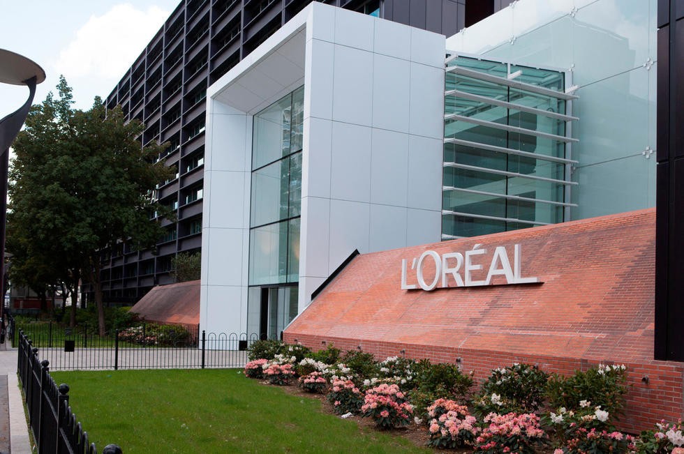 Бьюти-конгломерат L''Oréal приобрел парфюмерные линейки Mugler и Azzaro
