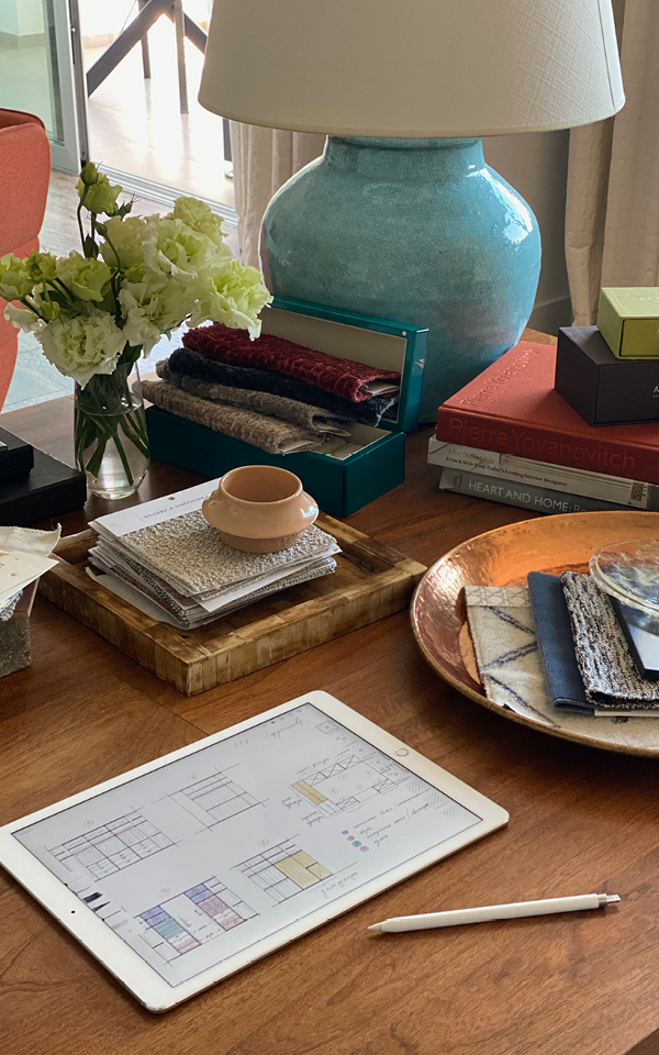Килограммы книг и паркетные доски на обеденном столе декоратора Ольги Мальевой