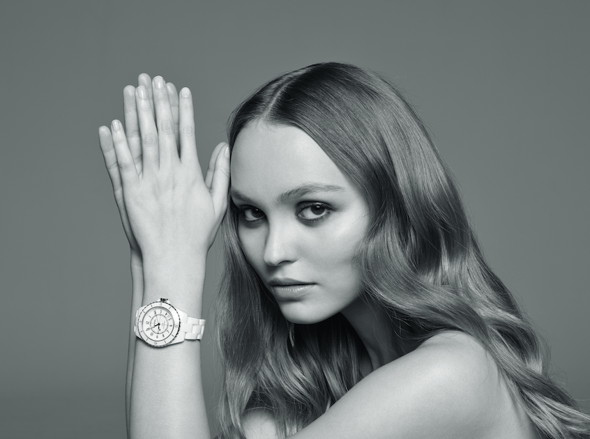 Chanel отмечают 20-летие часов J12 специальной кампанией
