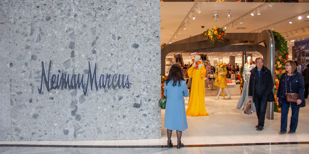 Кредитор Neiman Marcus призывает заключить сделку о слиянии компании с Saks Fifth Avenue