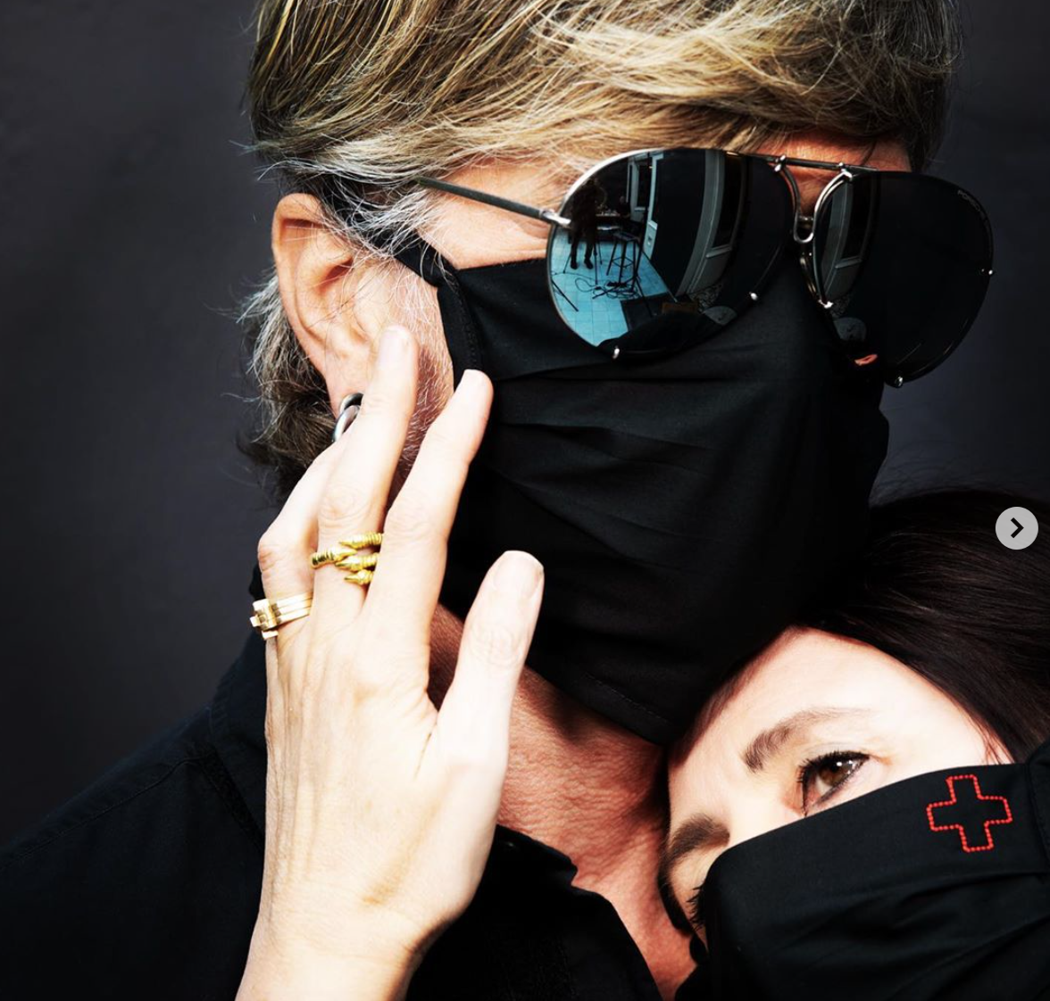 A.F.Vandevorst начали продавать фирменные защитные маски в благотворительных целях