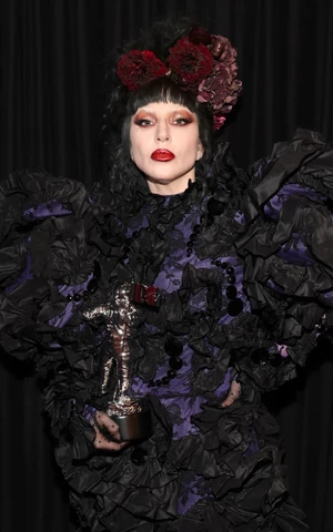 Дружба с Маккуином, любовь через боль и «маленькие монстры»: Леди Гага от А до Я