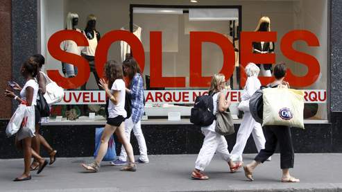 Во Франции перенесли сезон распродаж, чтобы дать ритейлерам время на восстановление