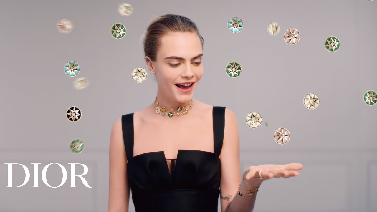 Кара Делевинь показывает фокусы с украшениями — в новом видео Dior