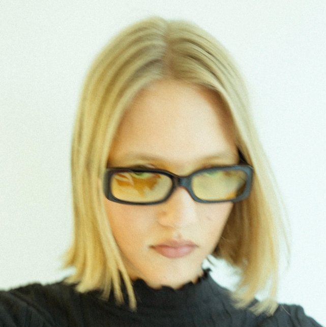 Як вибрати модні окуляри з  кольоровими лінзами ?