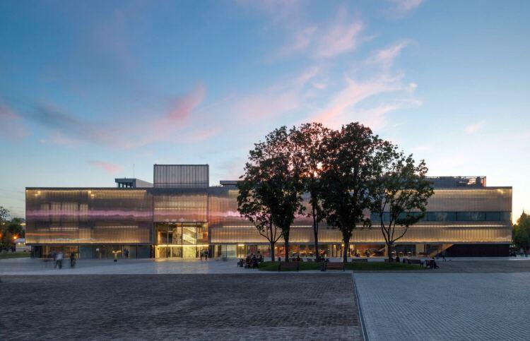 В музее «Гараж» пройдет 2-я Триеннале современного искусства «Красивая ночь всех людей»