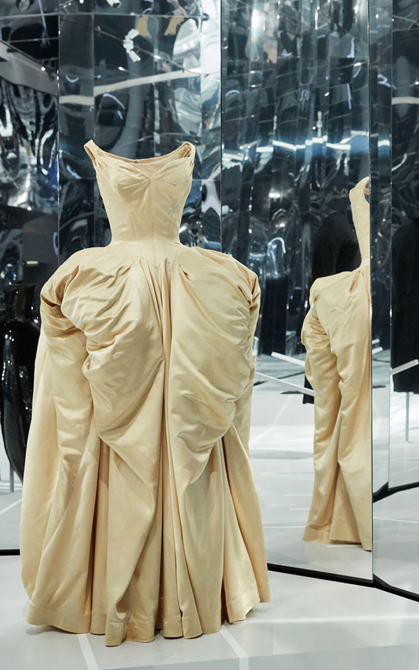 Цикличность моды. Фижмы, Маккуин и Вирджиния Вулф — на новой выставке Института костюма