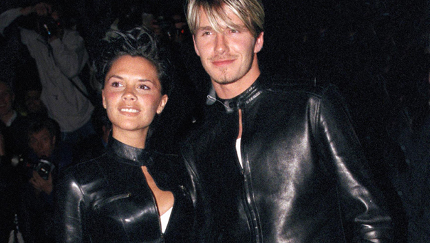 Виктория и Дэвид Бекхэм в коже с ног до головы — на вечеринке Versace Club Gala в 1999-м