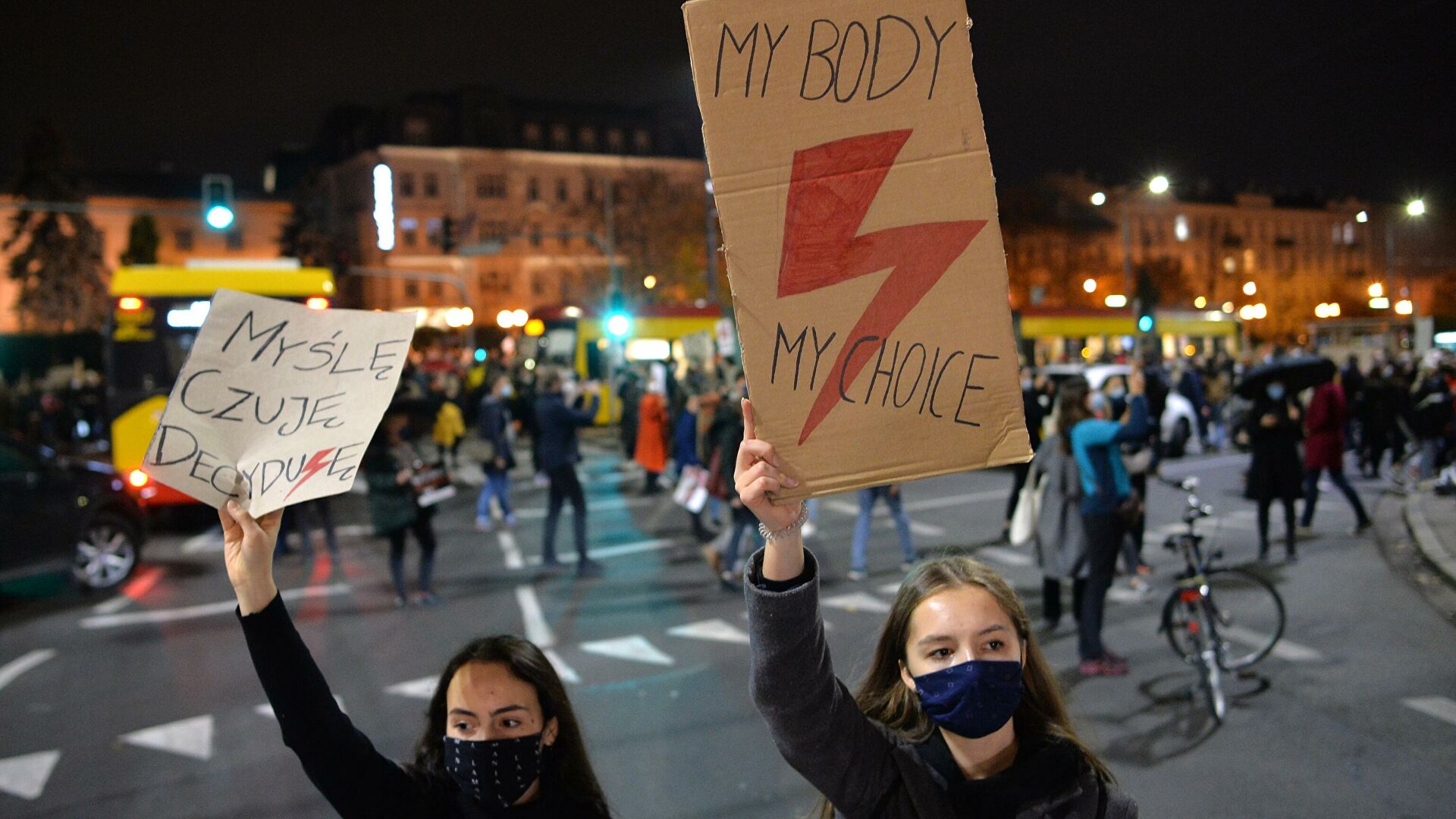 Из-за массовых протестов Правительство Польши отложило принятие закона о запрете абортов