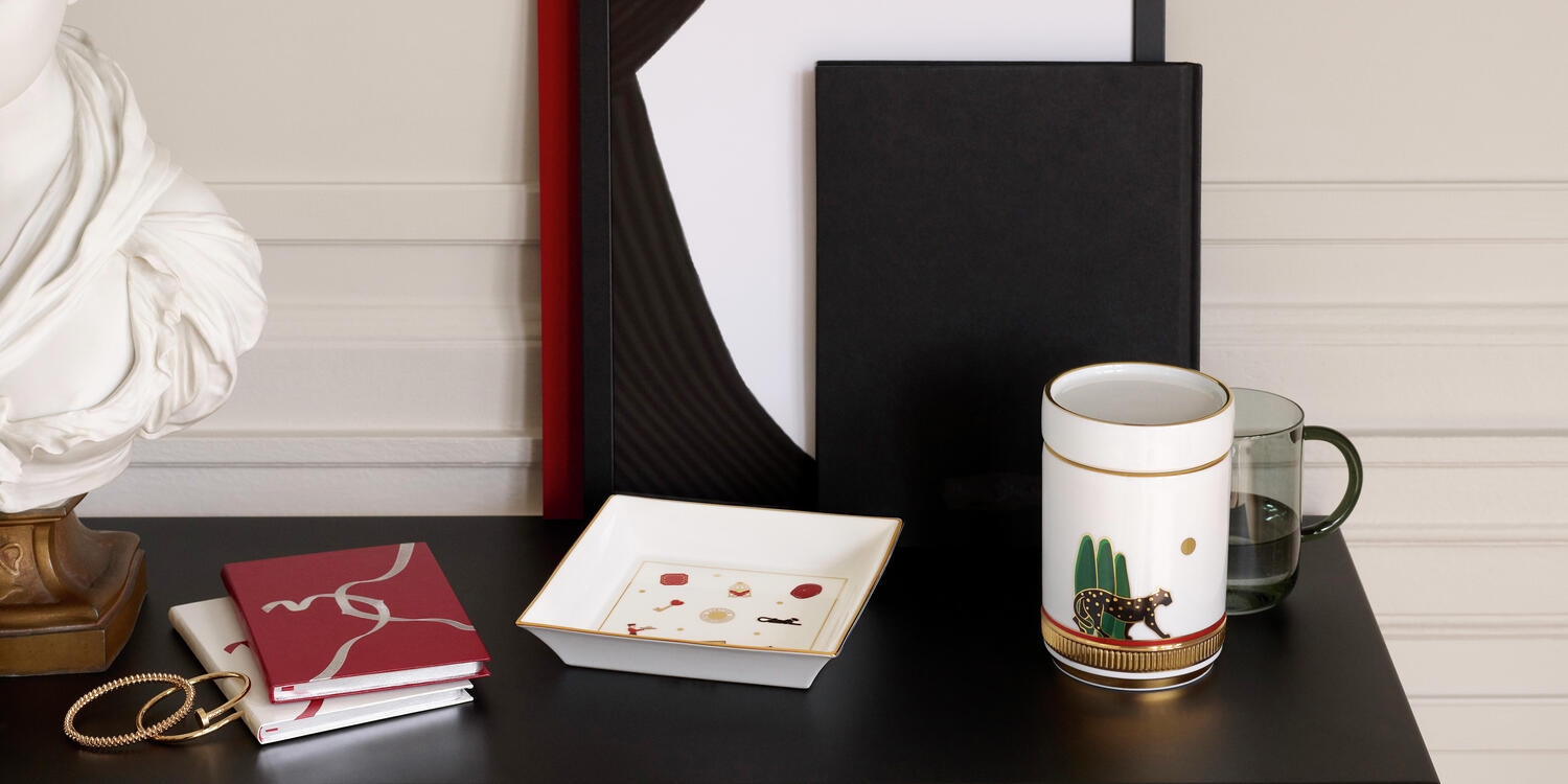 Посмотрите на новую коллекцию предметов для дома Cartier — в ней есть даже детская посуда