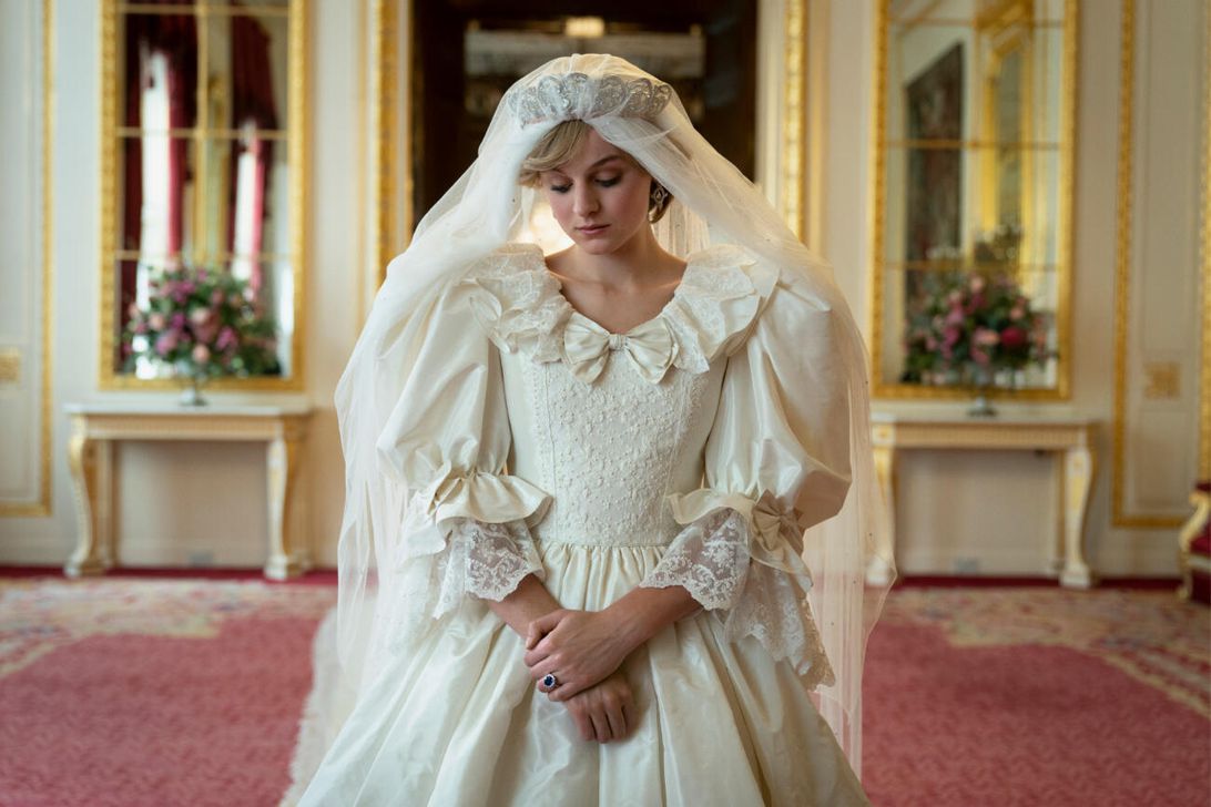 Платье принцессы Дианы для «Короны» шили 14 недель — и другие детали о костюмах сериала