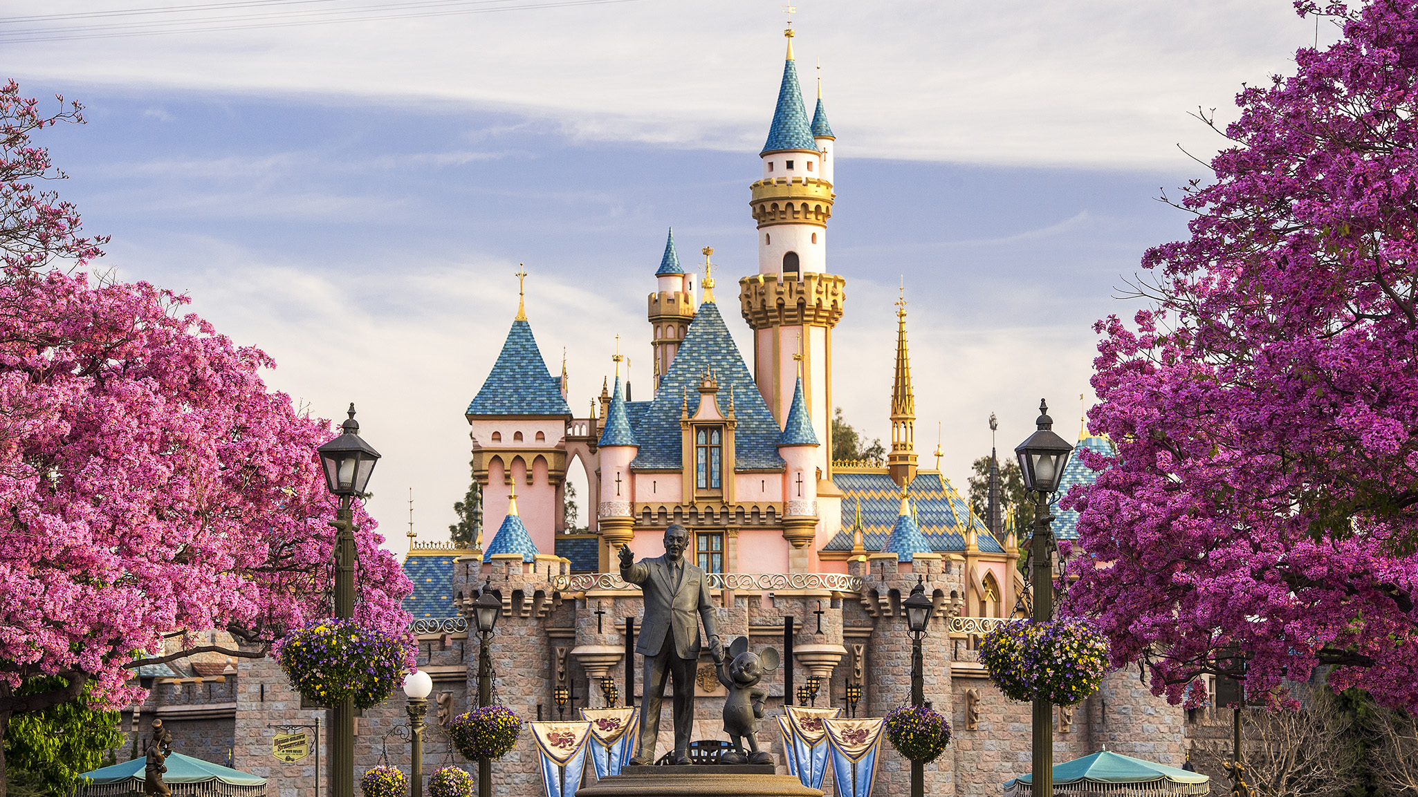 Disney уволят 30 тысяч сотрудников. В основном работы лишатся сотрудники «Диснейлендов»