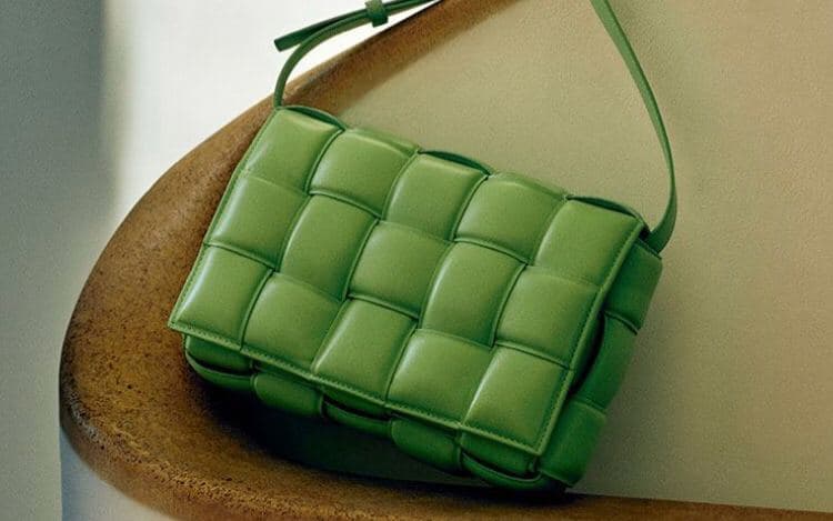 Взгляните на новую версию сумки Bottega Veneta — она посвящена России